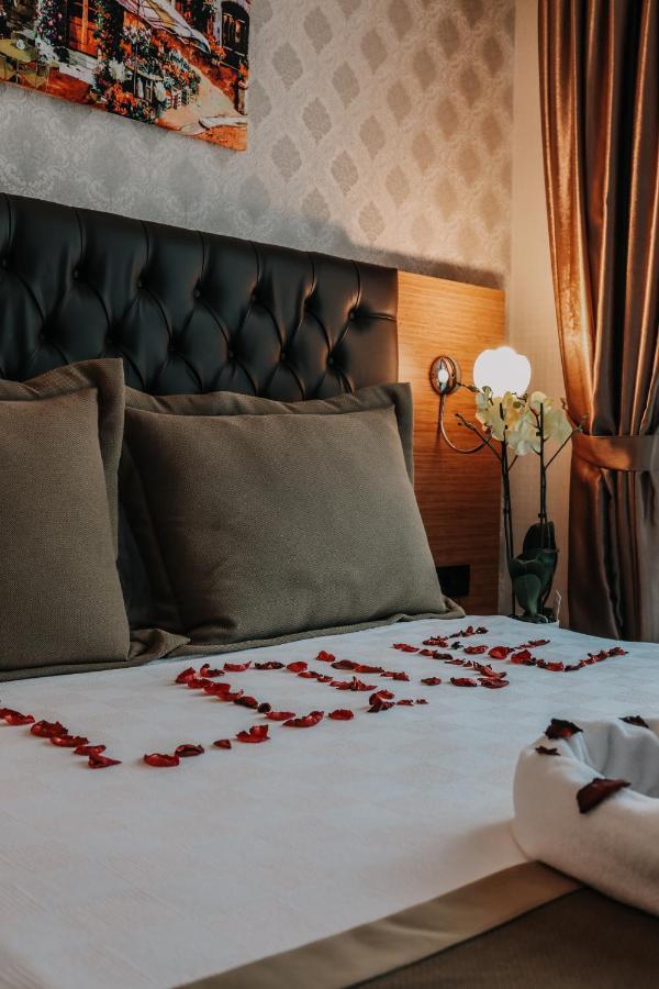 Otel Grand Lark อิสตันบูล ภายนอก รูปภาพ