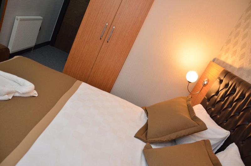 Otel Grand Lark อิสตันบูล ภายนอก รูปภาพ